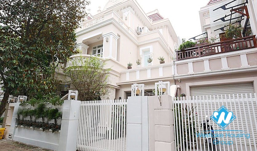Fully furnished villa for rent with five bedrooms, very open living space